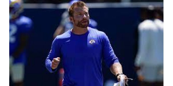 HC Sean McVay renouvelle avec le club pendant l'intersaison